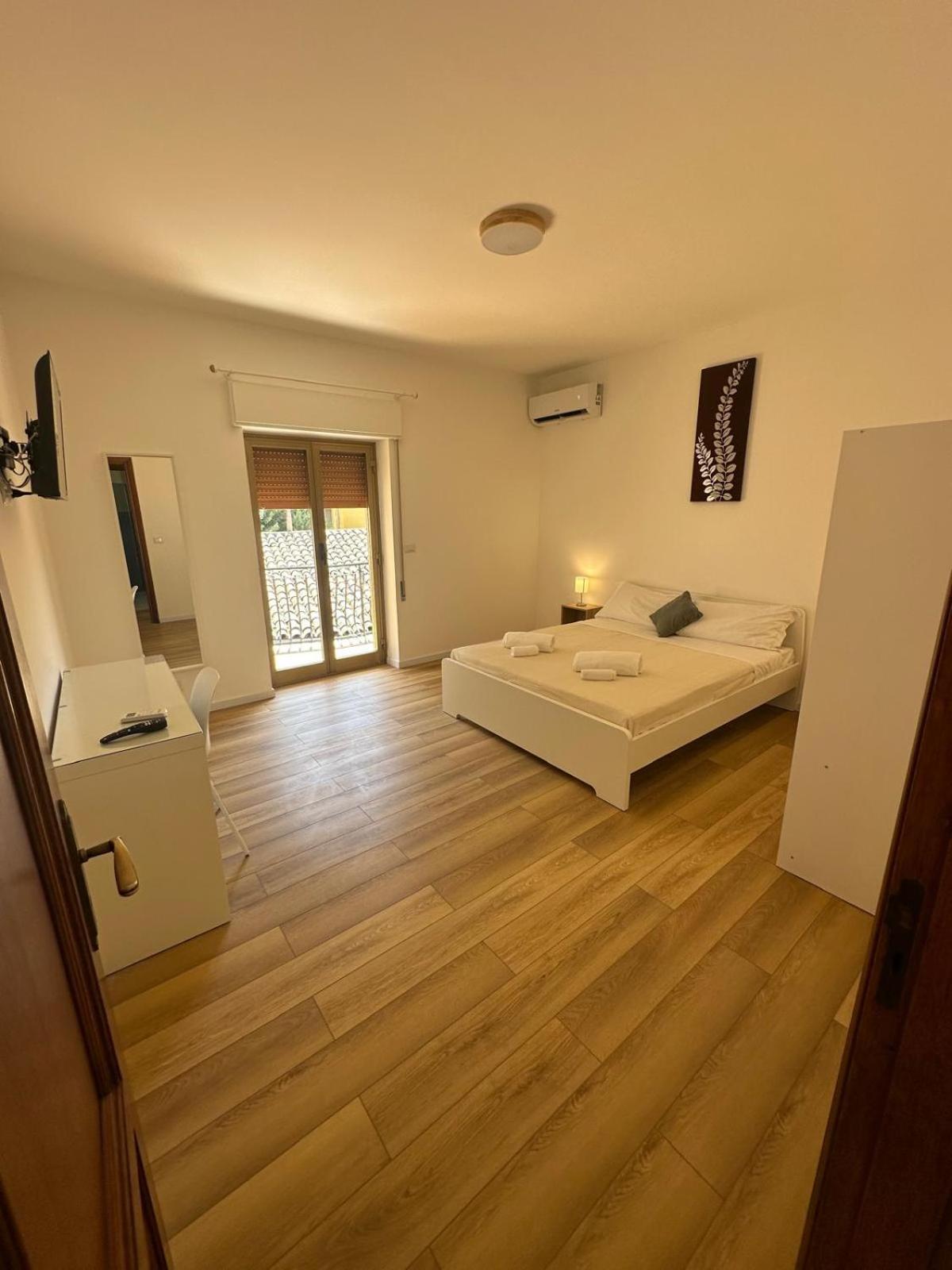We Home Taormina Center With Parking Екстер'єр фото
